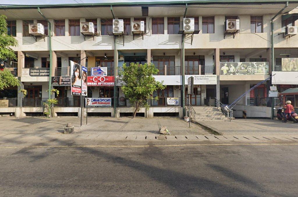 Street view of the Pradeshiya Sabha shopping complex in Wattala